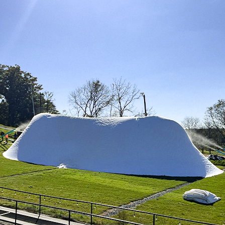 Snow accumulation produced by the Latitude 90 L60 machine