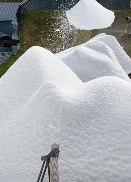 Snow accumulation generated by a Latitude 90 L-Series unit at Ober Mountain