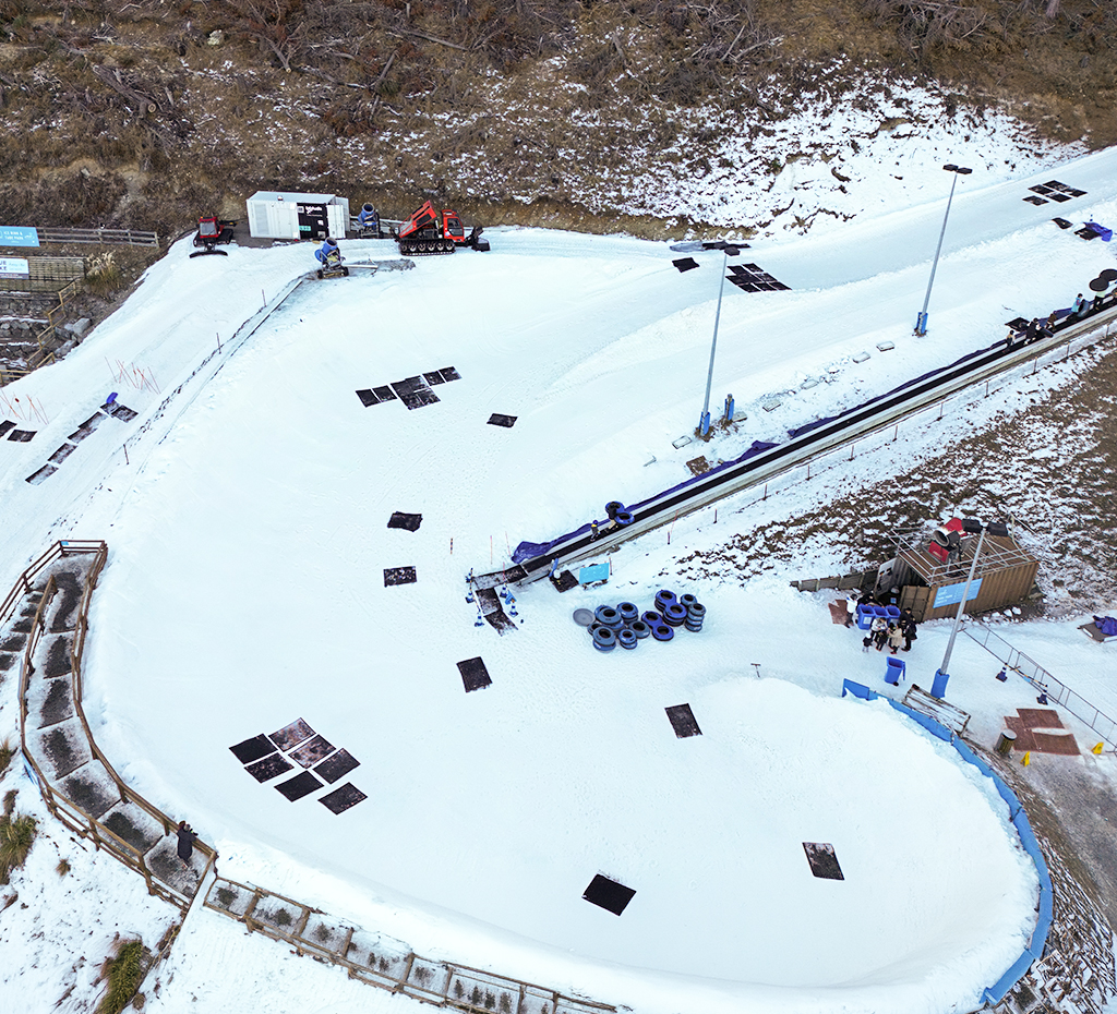 Overview of the Ober Mountain facilities with an L30 machine in the center and the ski lift on the right